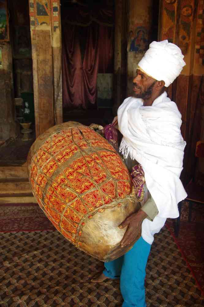 L’église Abraha Atsbeha dans le Guéralta. Tambour utilisé lors des cérémonies, le 11 janvier 2017