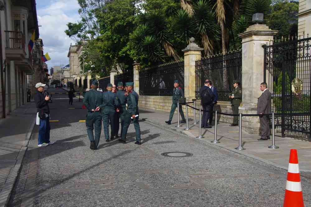 Bogotá, rue gardée devant la présidence de la République, le 23 janvier 2018