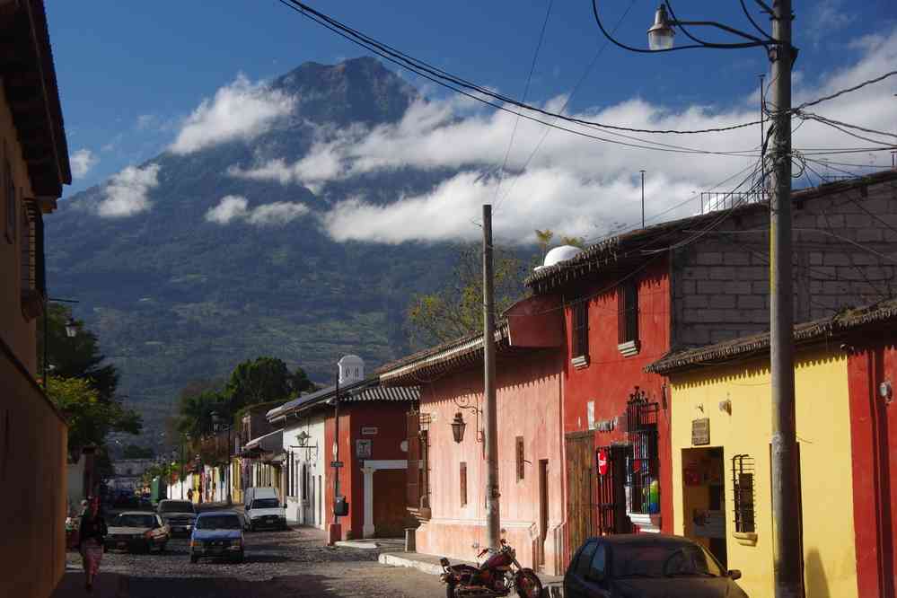 Au fond le volcan de Agua, le 10 février 2020