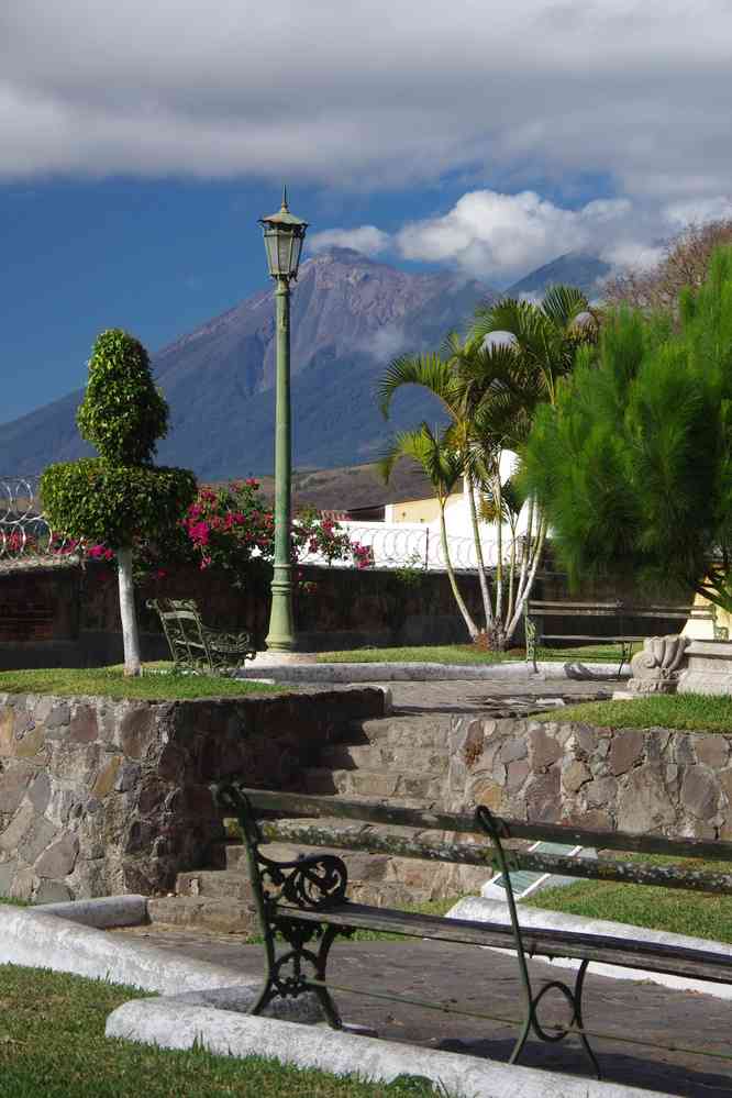 Près du Cerro de la Cruz. Au fond le volcan de Fuego, le 10 février 2020