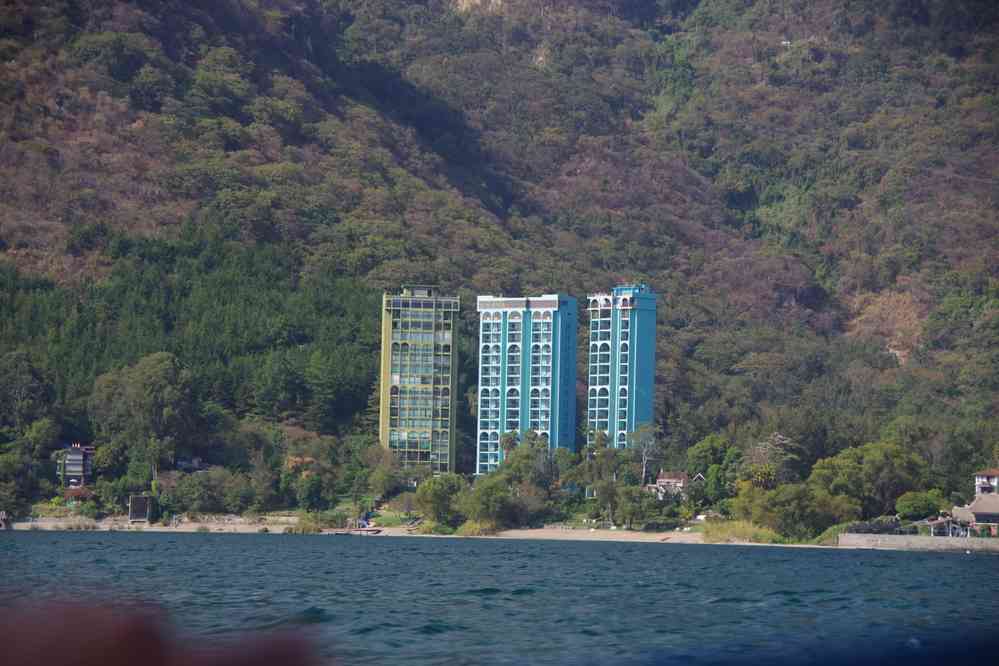 Opération urbanistique contestable sur les rives du lac Atitlán, le 13 février 2020