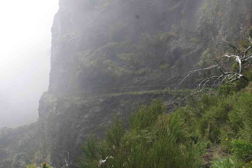 Du pico Ruivo au pico do Arieiro. Sentier aérien, le 5 mai 2022
