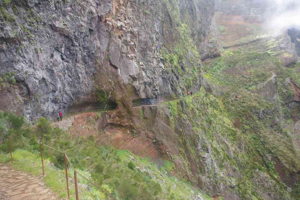 Du pico Ruivo au pico do Arieiro. Sentier aérien, le 5 mai 2022