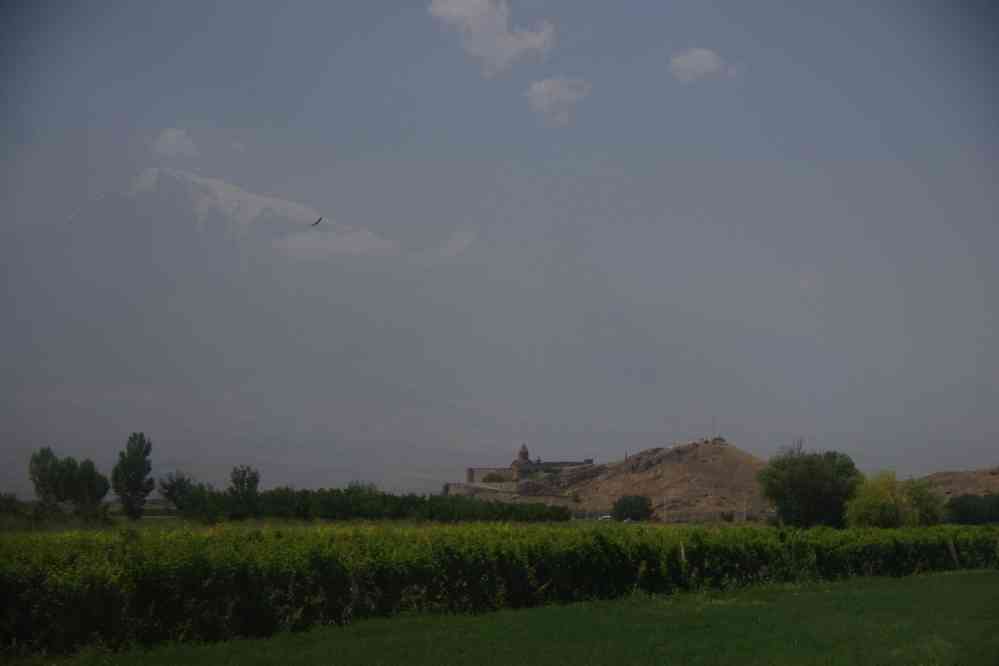 Monastère de Khor Virap (Խոր Վիրապ) (à gauche le mont Ararat (Մասիս)), le 31 juillet 2017