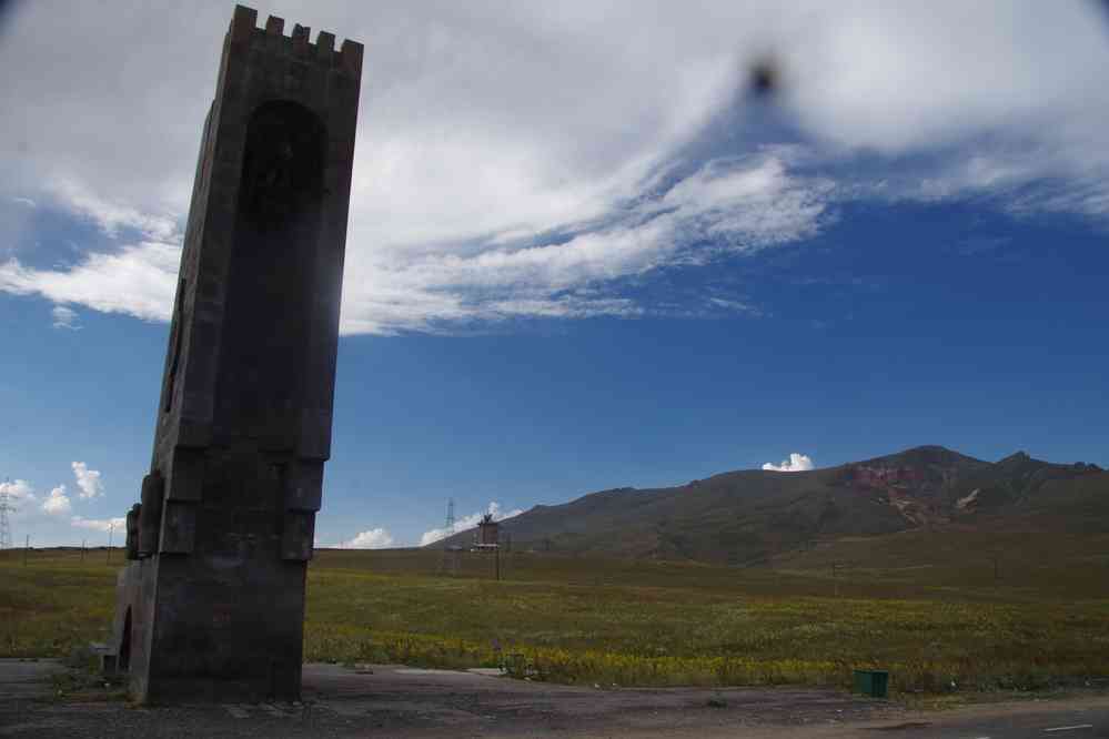 Monument soviétique au col de Sissian (Սիսիան), le 1ᵉʳ août 2017