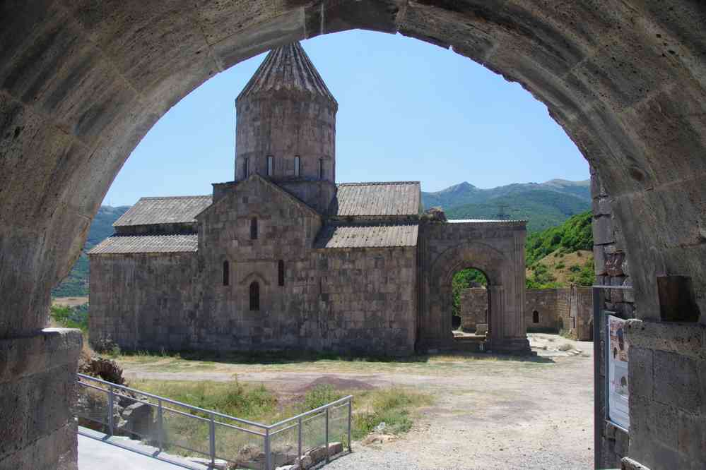 Monastère de Tatev (Տաթեվ), le 2 août 2017. Église Saint-Pierre-et-Saint-Paul Monastère de Tatev (Տաթեվ), le 2 août 2017. Église Saint-Pierre-et-Saint-Paul