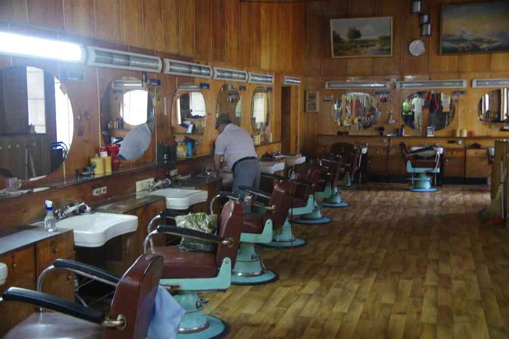 Coiffeur hors d’âge à Gyumri (Գյումրի), le 4 août 2017