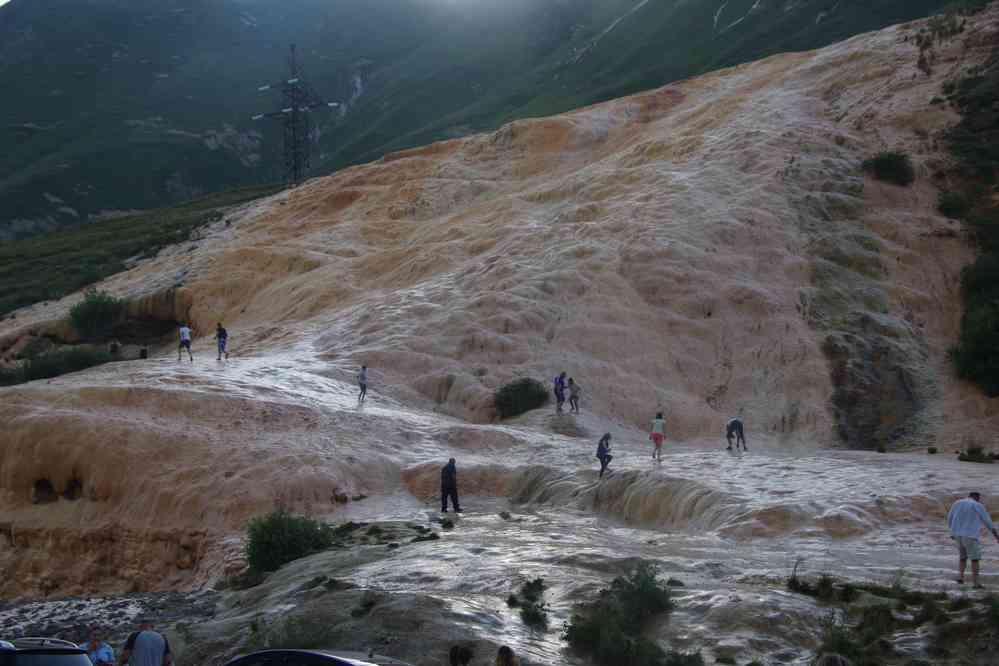 Source acide près du col de la Croix. Je n’ai pas bien compris les explications de Nathalie, le 6 août 2017