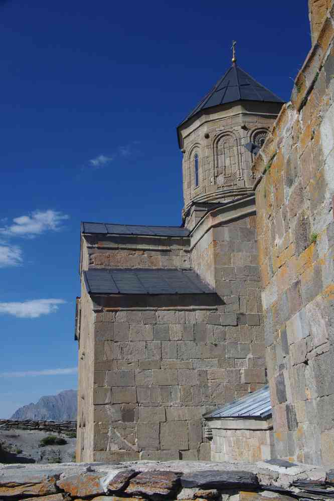 L’église de la Sainte-Trinité de Gergéti (გერგეტი). Certains ont eu la flemme de visiter, honte à eux ! (7 août 2017)