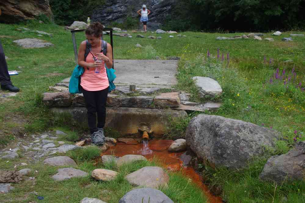 Source ferrugineuse dans la vallée de Khada, le 9 août 2017