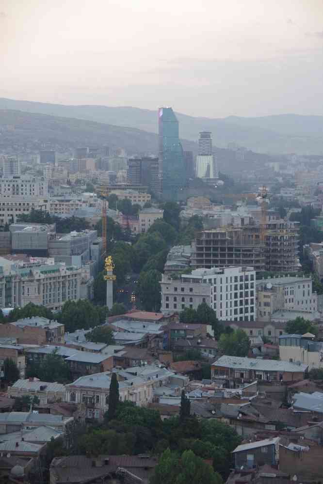 Tbilissi (თბილისი), depuis la forteresse Narikala (ნარიყალა), le 10 août 2017