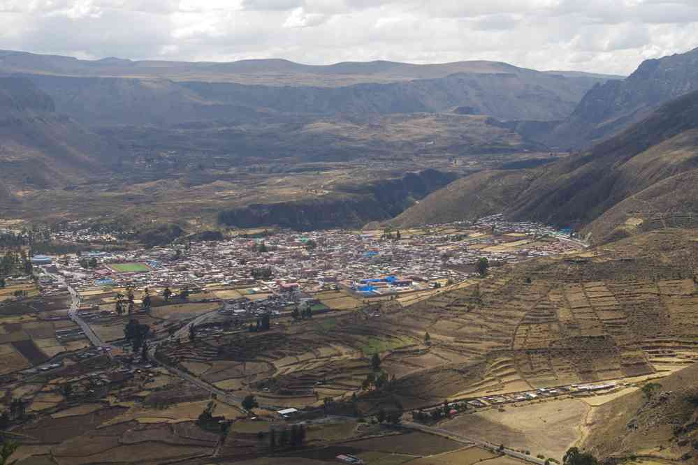 Route entre Arequipa et Chivay, le 5 août 2024. Vue sur Chivay en contrebas