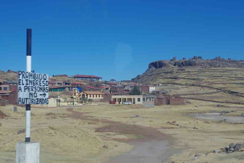 Arrivée à la nécropole de Sillustani. Civilisations tiwanaku et qolla, le 8 août 2024