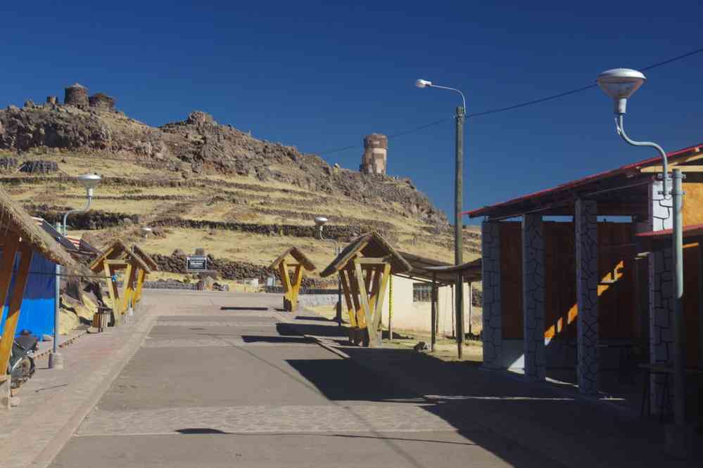 Arrivée à la nécropole de Sillustani. Civilisations tiwanaku et qolla, le 8 août 2024