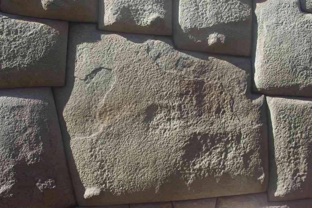 Cuzco, rue Calle Hatunrumiyoc (pierre inca à 12 angles), le 10 août 2024