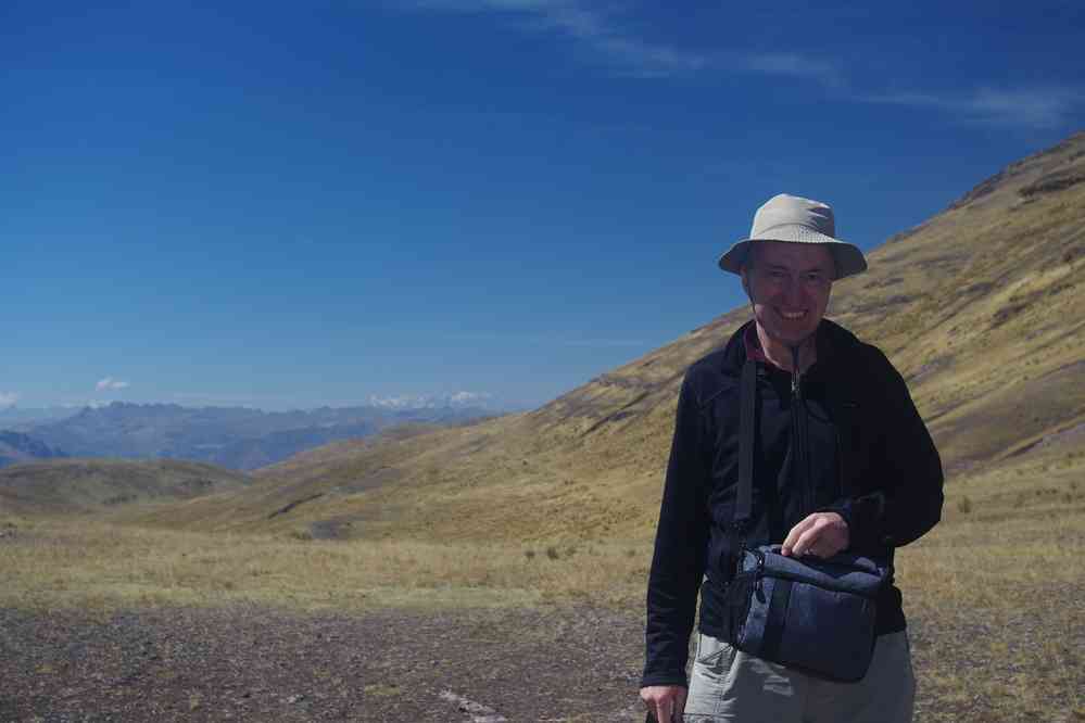 Trek dans la vallée sacrée : franchissement du Paso Huallata (env. 4400 m). Au fond la cordillère de Vilcanota, le 11 août 2024