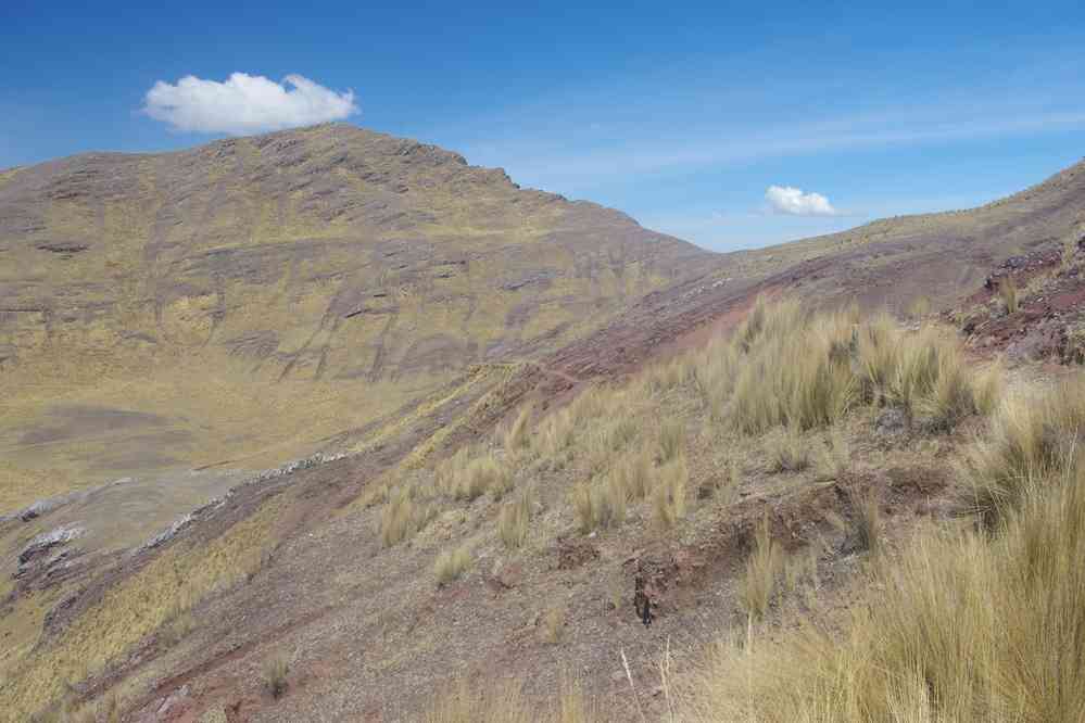 Trek dans la vallée sacrée : franchissement du Paso Huallata (env. 4400 m). Depuis une brèche un peu plus loin, le 11 août 2024