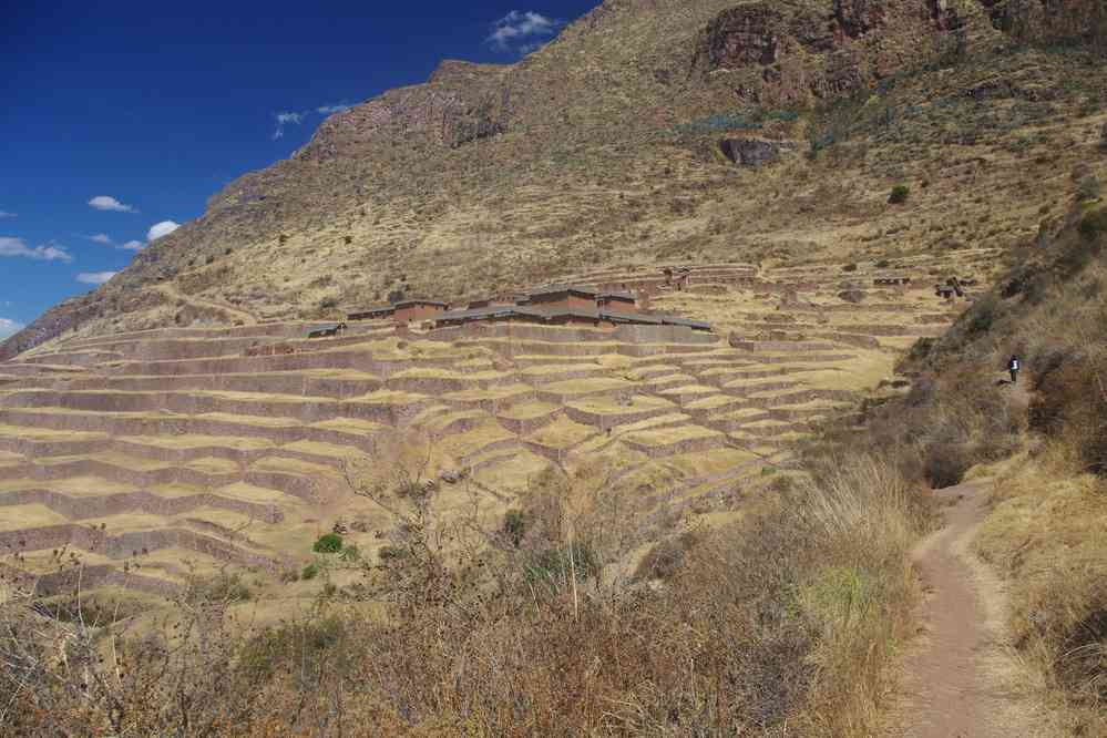 Trek dans la vallée sacrée : vue sur le site inca d’Huchuy Qosqo, le 11 août 2024