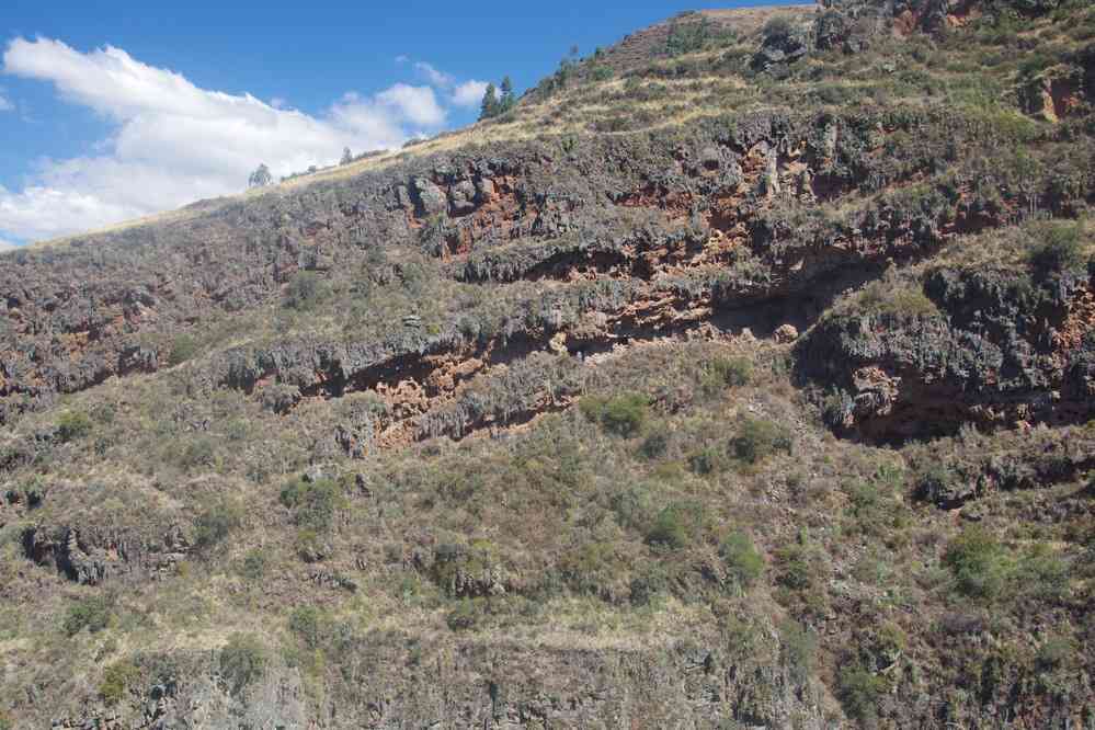 Visite du site archéologique de Pisac. Dans cette falaise, des tombes incas et pré-incas, le 13 août 2024