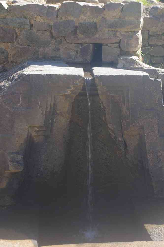 Visite du site archéologique d’Ollantaytambo. Fontaine d’époque inca, le 15 août 2024