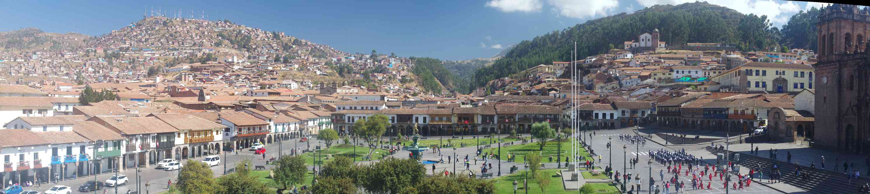 Cuzco, place d’armes, le 16 août 2024. Depuis le balcon de l’église jésuite (Iglesia de la companía de Jesús)