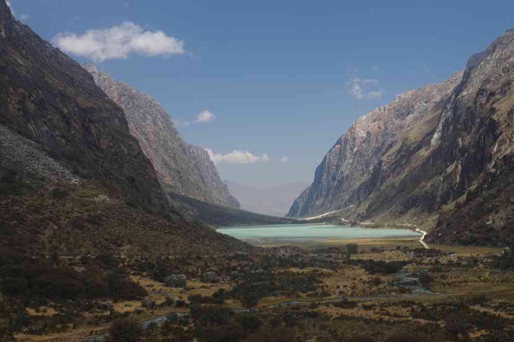 Lac de Llanganuco supérieur. Point de départ de la marche vers le refuge du Pisco, le 19 août 2024