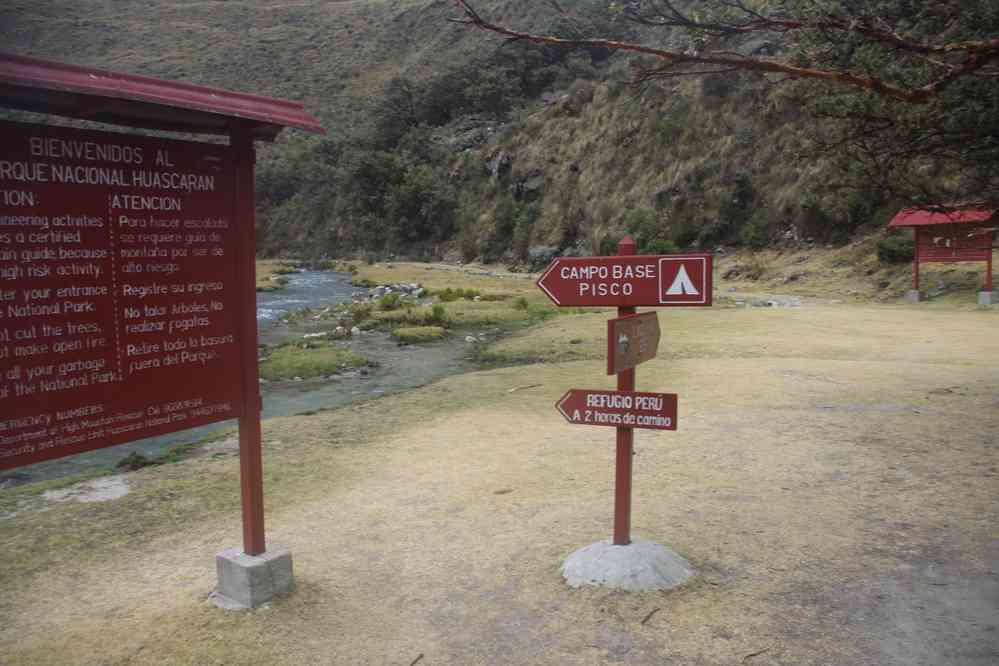 Marche en direction du refuge du Pisco, le 19 août 2024