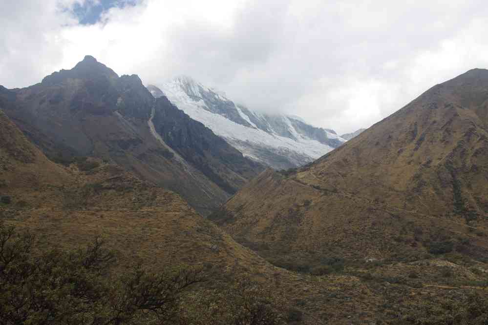 Marche en direction du refuge du Pisco, le 19 août 2024