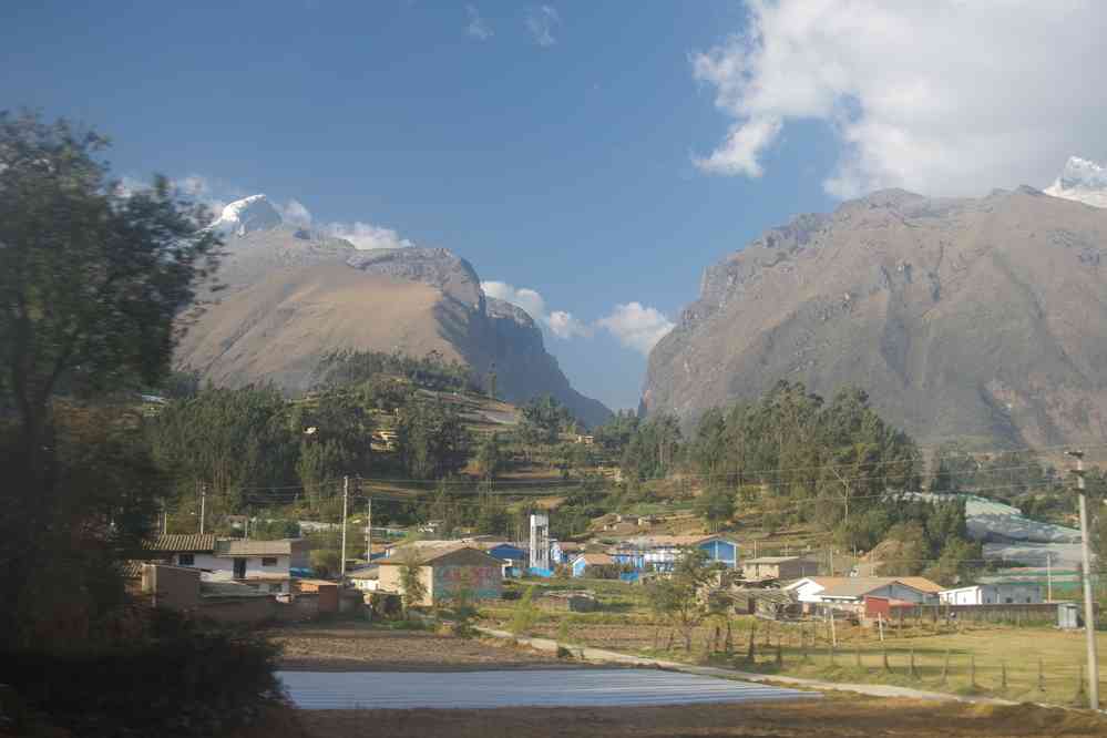 Retour à Huaraz en véhicule (3h de route…). À gauche le Huandoy 6395 m, à droite un contrefort du Huascarán, le 20 août 2024