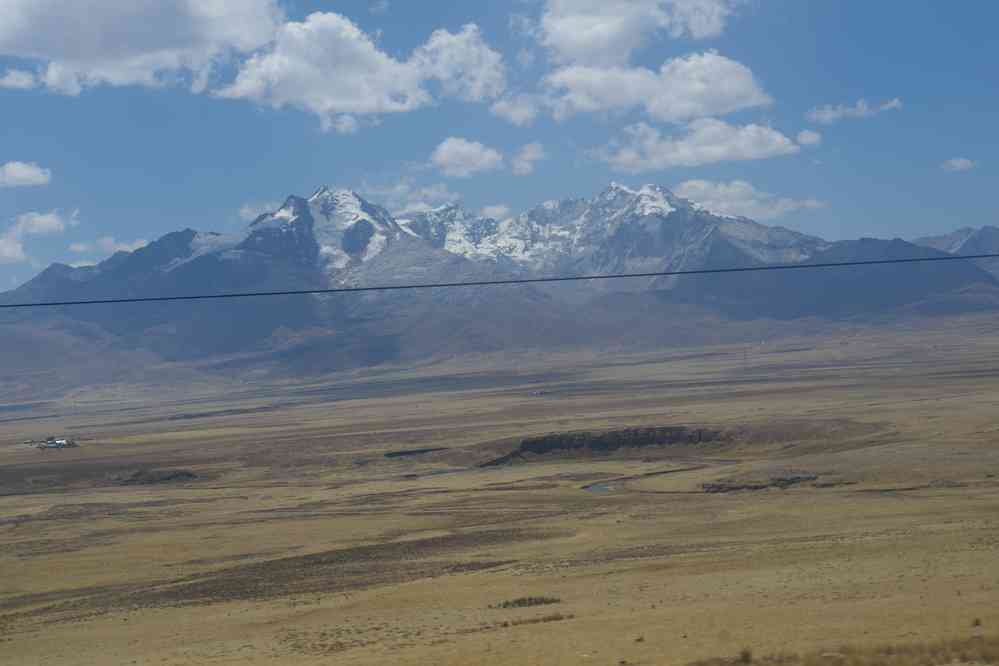 De nouveau le Caullaraju 5682 m (cordillère Blanche), maintenant sur la gauche, le 21 août 2024