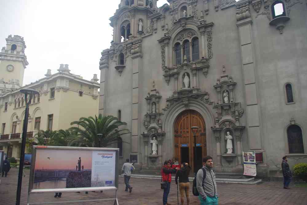 Le quartier bobo de Miraflores à Lima. Église de la Virgen Milagrosa (la Vierge miraculeuse ?), le 22 août 2024