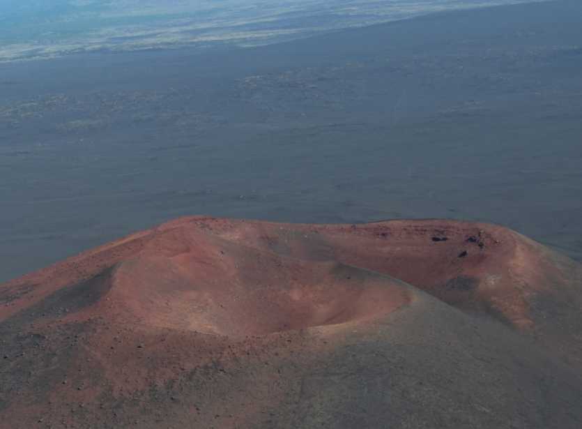Cône monogénique sur les flans du volcan Tolbatchik, le 16 août 2006