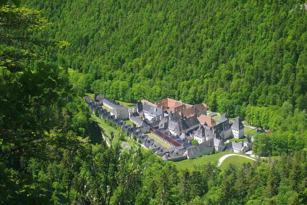 La Grande Chartreuse vue depuis le GR 9. Le jeudi 29 mai 2025