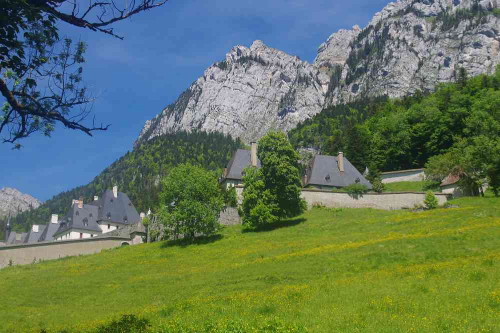 Quittant le monastère de la Grande Chartreuse. Le jeudi 29 mai 2025