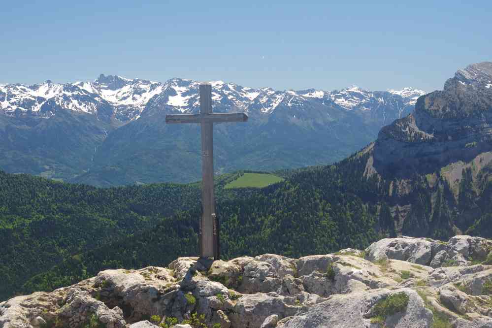 Une croix exempte de drone... grâce à une action énergique de Jean-Marc ! Le vendredi 30 mai 2025