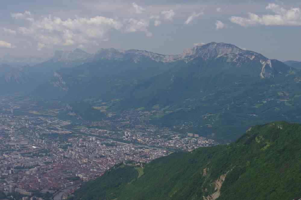 Depuis le fort du Saint-Eymard, vue vers Grenoble. Le dimanche 1ᵉʳ juin 2025