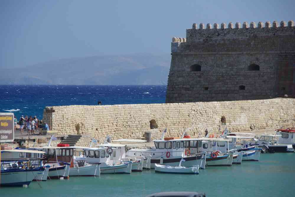 Héraklion (Ηράκλειο), citadelle sur le port. Le lundi 18 août 2014