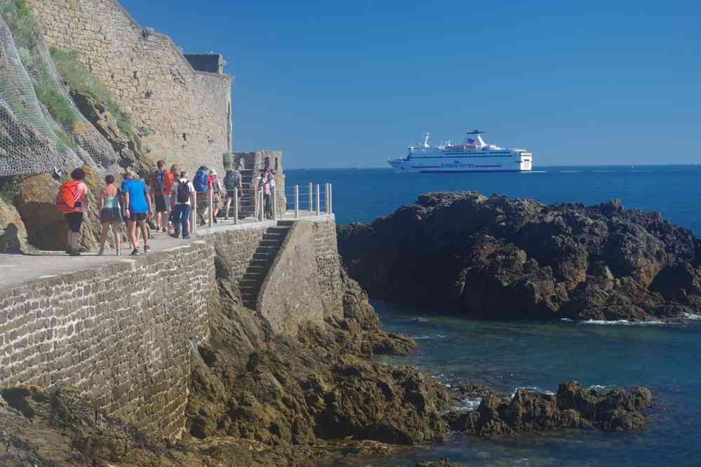 Dinard, randonnée sur le chemin de ronde. Le vendredi 26 mai 2017