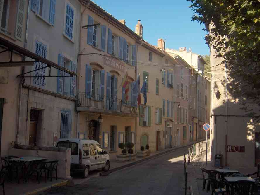 La mairie de Signes. Le vendredi 2 novembre 2007