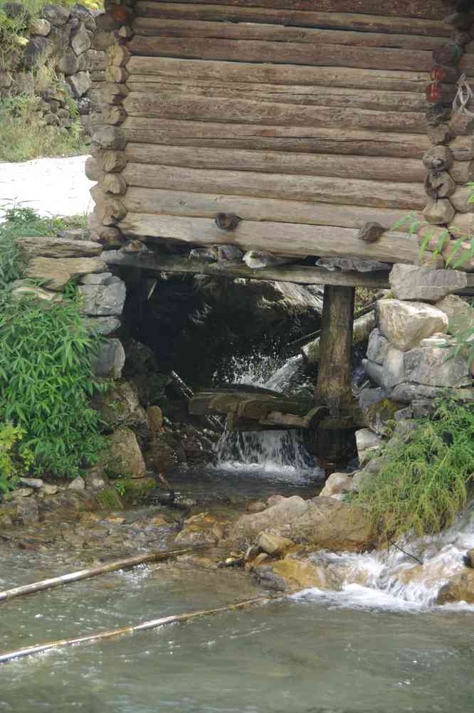 Moulin (à prières !) hydraulique dans le village de Tilouo (地落沟 Diluo), le 14 octobre 2010