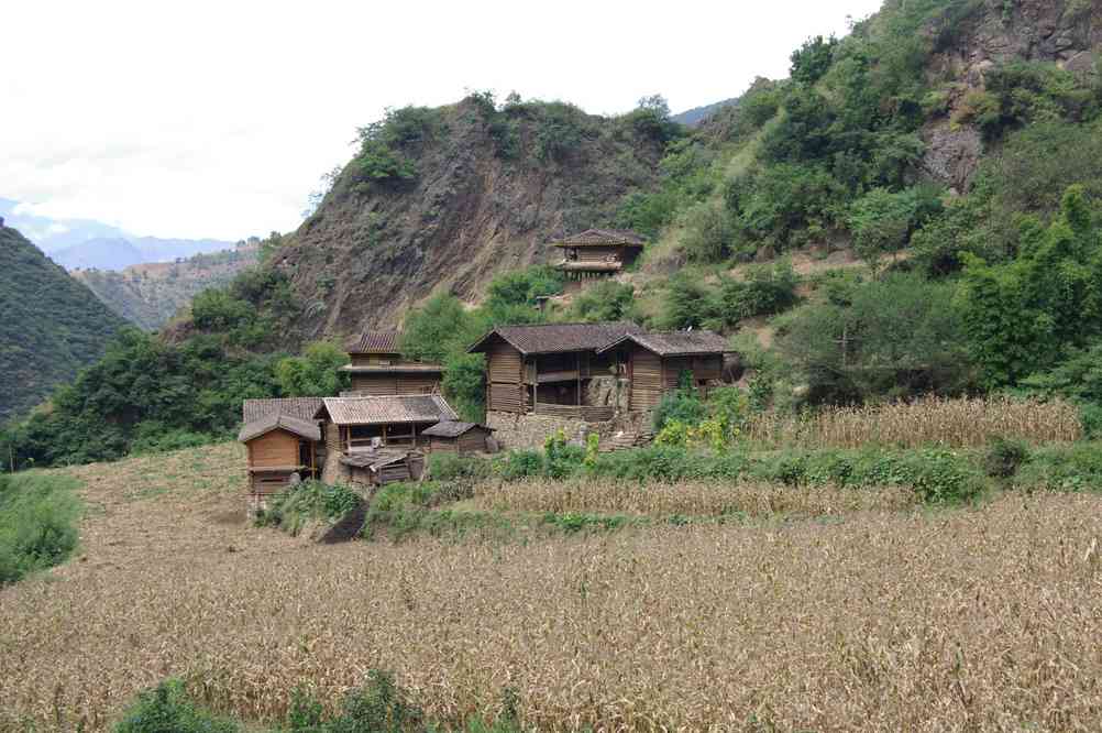 Arrivée au hameau de Pakiaho (巴家河 Bajiahe), le 14 octobre 2010