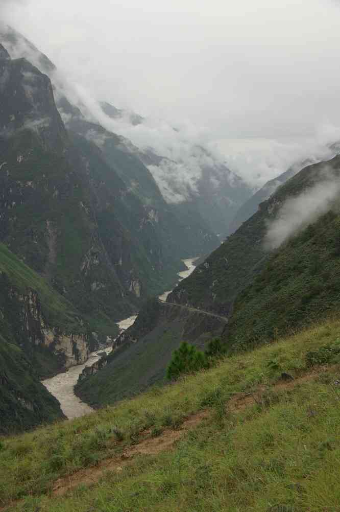 Montée au-dessus des gorges du Saut du Tigre (虎跳峡), le 19 octobre 2010