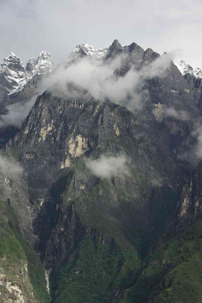 Arrivée à Chouei-tchao-pa (水沼巴 Shuizhaoba) (gorges du Saut du Tigre (虎跳峡)), le 19 octobre 2010