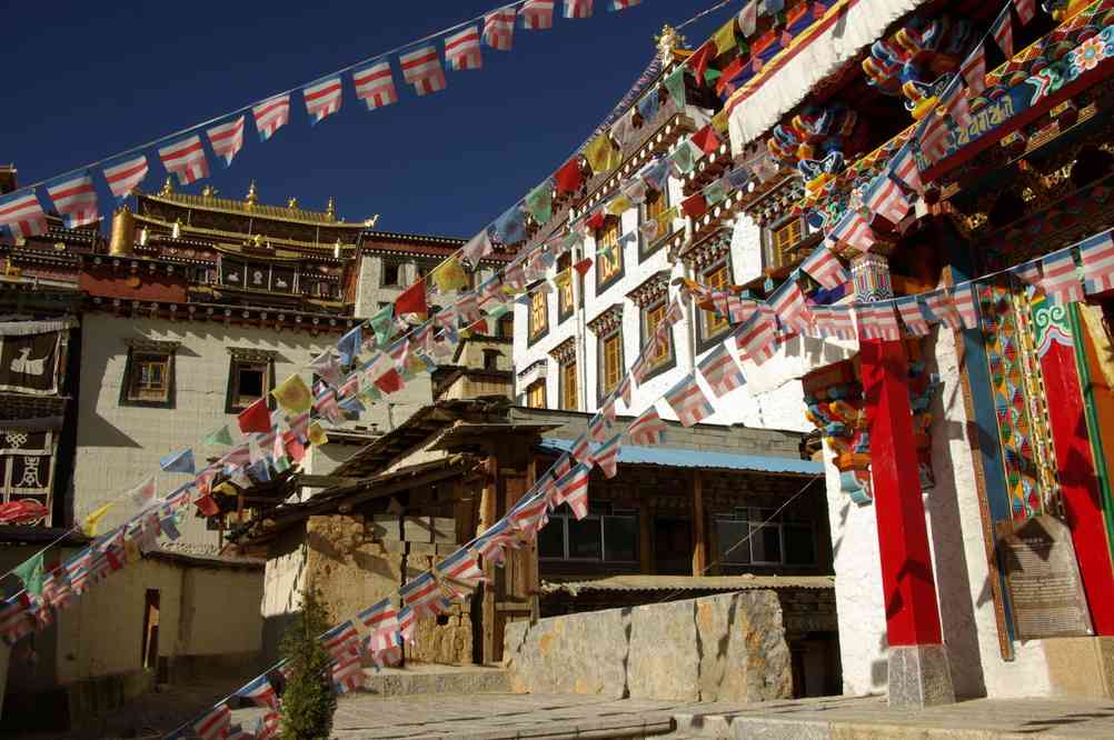 Le monastère de Song-tsan-lin (Ganden Sumtseling, 松赞林寺, Songzanlin, དགའ་ལྡན་སུམ་རྩེན་གླིང་) à Tchong-tien (中甸县 Zhongdian, སེམས་ཀྱི་ཉི་ཟླ།), le 20 octobre 2010