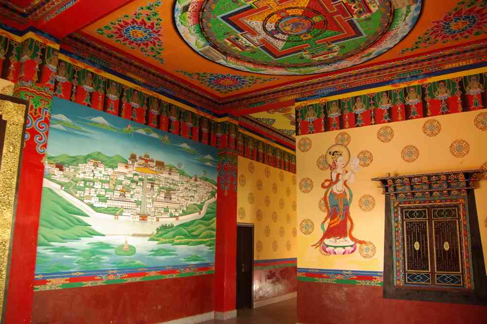 Le monastère de Song-tsan-lin (Ganden Sumtseling, 松赞林寺, Songzanlin, དགའ་ལྡན་སུམ་རྩེན་གླིང་) à Tchong-tien (中甸县 Zhongdian, སེམས་ཀྱི་ཉི་ཟླ།), le 20 octobre 2010