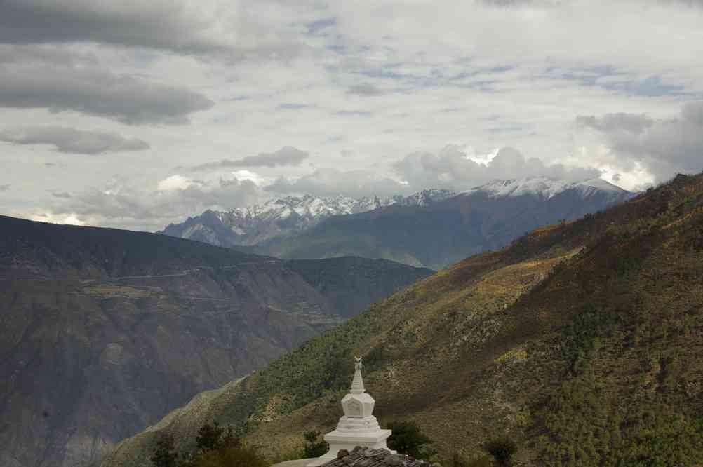 Visite d'un monastère entre Tche-yong (之用 Zhiyong) et Nilongpao (你龙保 Nilongbao), le 21 octobre 2010