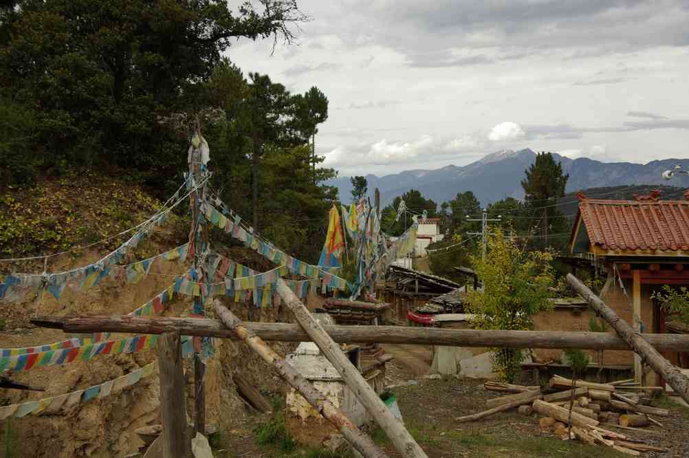 Visite d'un monastère entre Tche-yong (之用 Zhiyong) et Nilongpao (你龙保 Nilongbao), le 21 octobre 2010