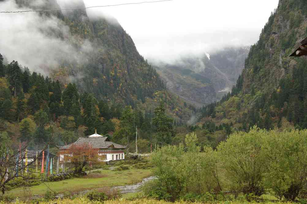 Sortie du village de Yu-peng Tchong-mien (雨崩中面 Yubeng Zhongmian), le 24 octobre 2010