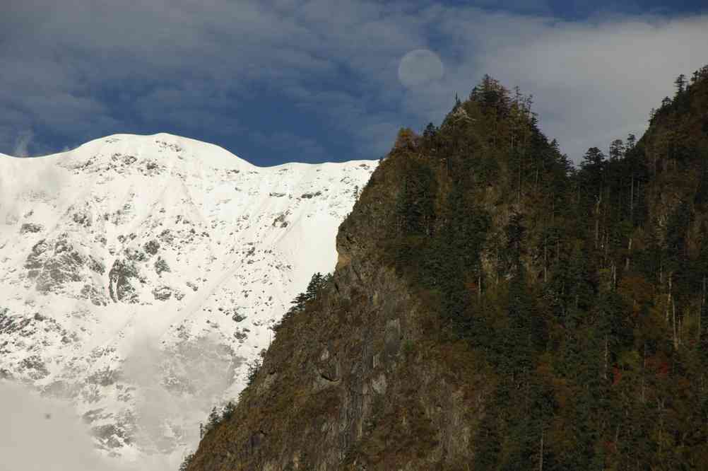 En quittant notre chambre d'hôtes de Yu-peng (雨崩村 Yubeng), le 26 octobre 2010