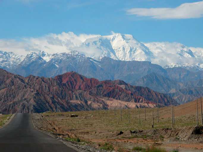 Les contreforts du Pamir, le 18 août 2005 (photo : Alain Allard)